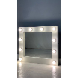Гримерное зеркало с подсветкой лампочками в белой раме 60х80 см